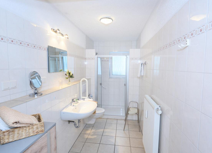 56 qm 1 OG mit Aufzug u. Balkon